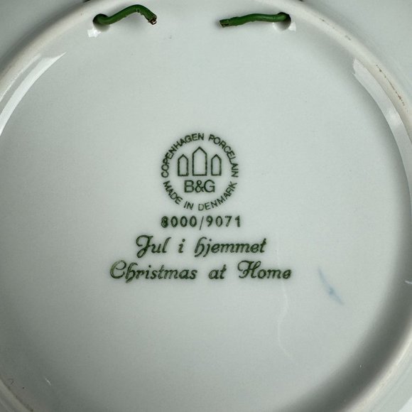Vintage Copenhagen B&G Christmas Plate Jule After 1971 Christmas at Home - Picture 3 of 3